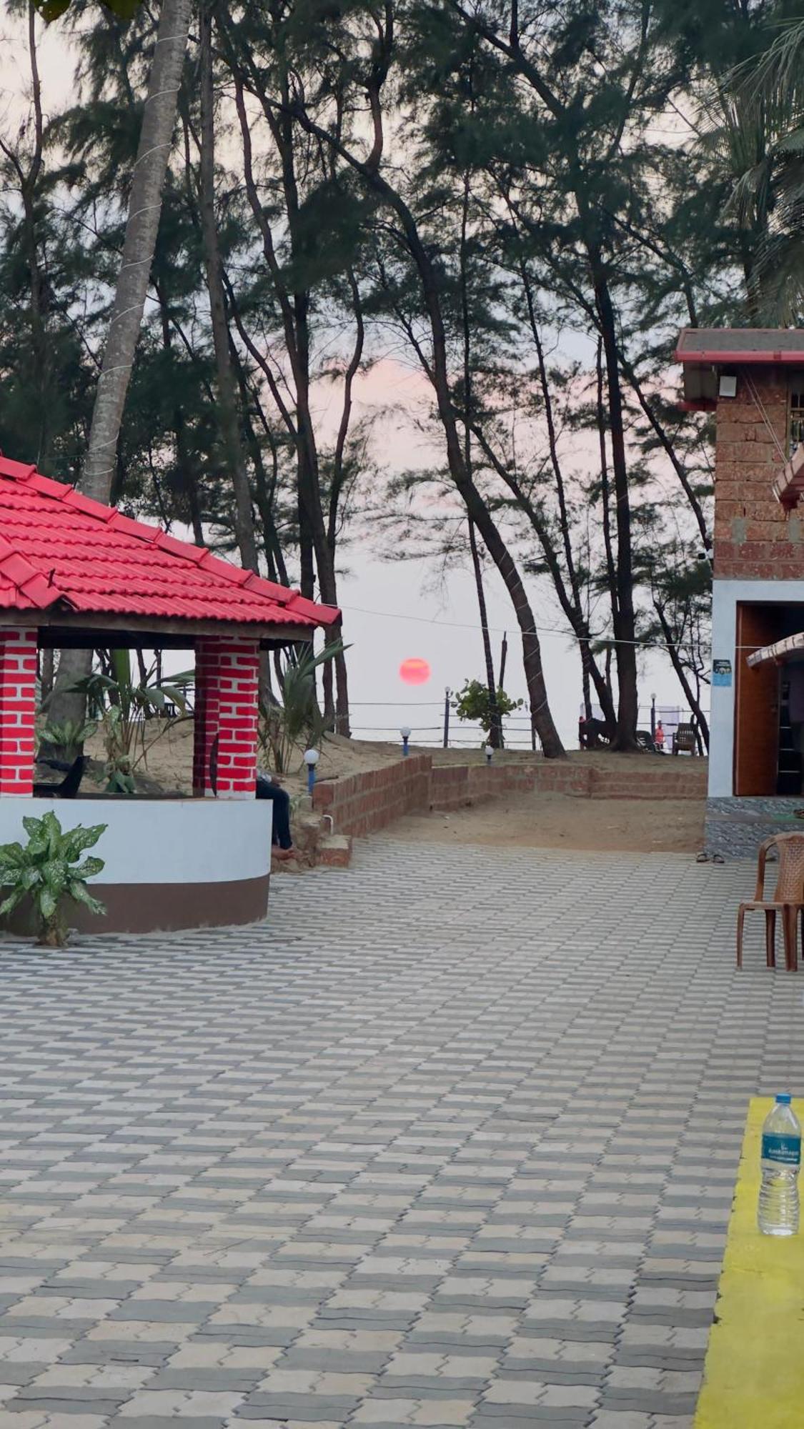 White Sand Beach Stay Resort Kumta Bagian luar foto